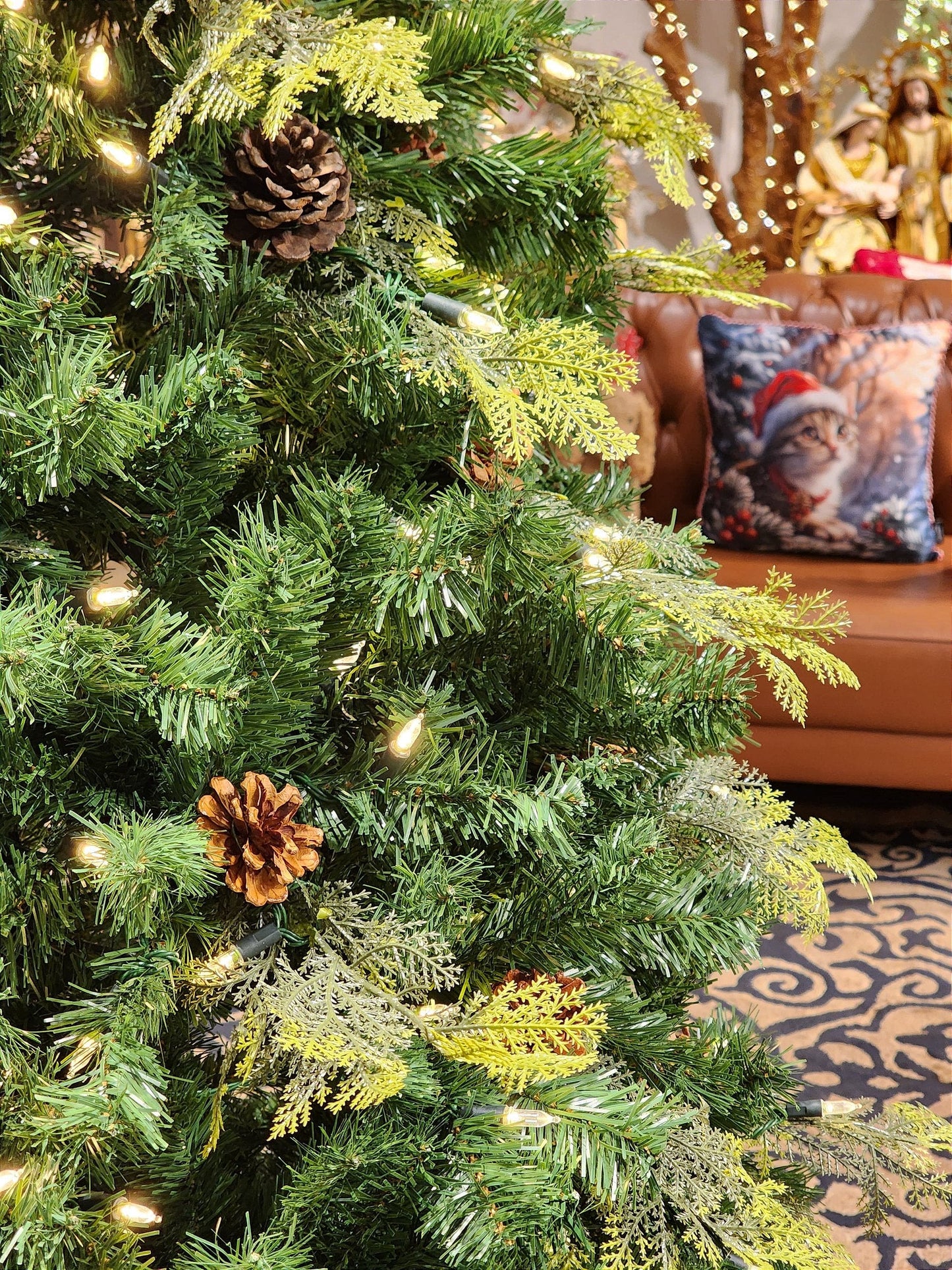 ÁRVORE REALISTA PINHEIRO CONSTELAÇÃO 400 LEDS WARM 1241 GALHOS 2,10CM MODELO CLICK BIVOLT