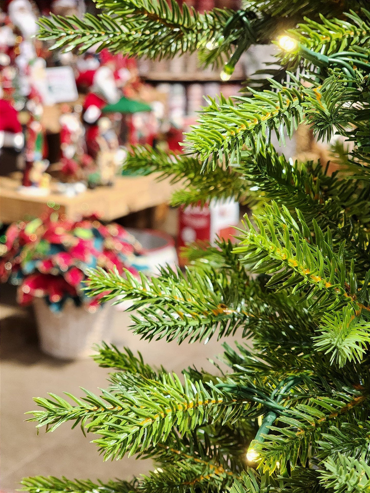 ÁRVORE REALISTA PINHEIRO AUSTRAL 2,10CM 450 LEDS WARM 801 GALHOS BIVOLT